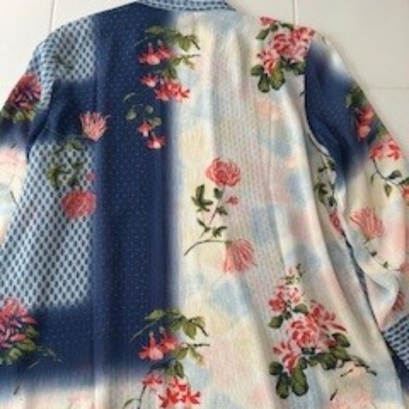 Woman's Floral Topper - Picture 3 of 5